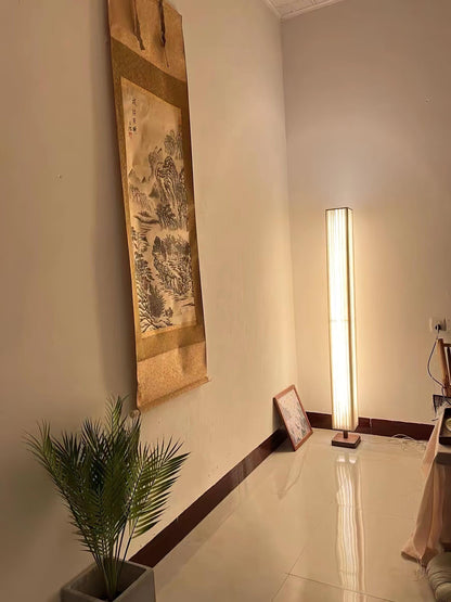 Bailey floor lamp plug and cord detail