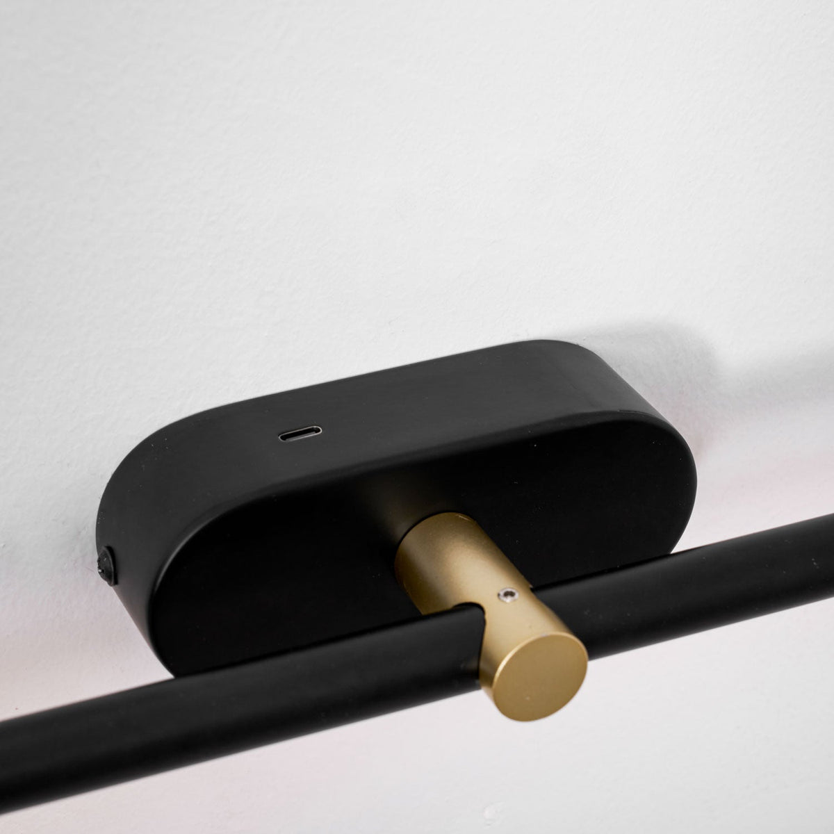 Eskil Sconces Wall Lights, Rechargeable Battery Operated Linear Wall Sconce, Remote, 3 Colors