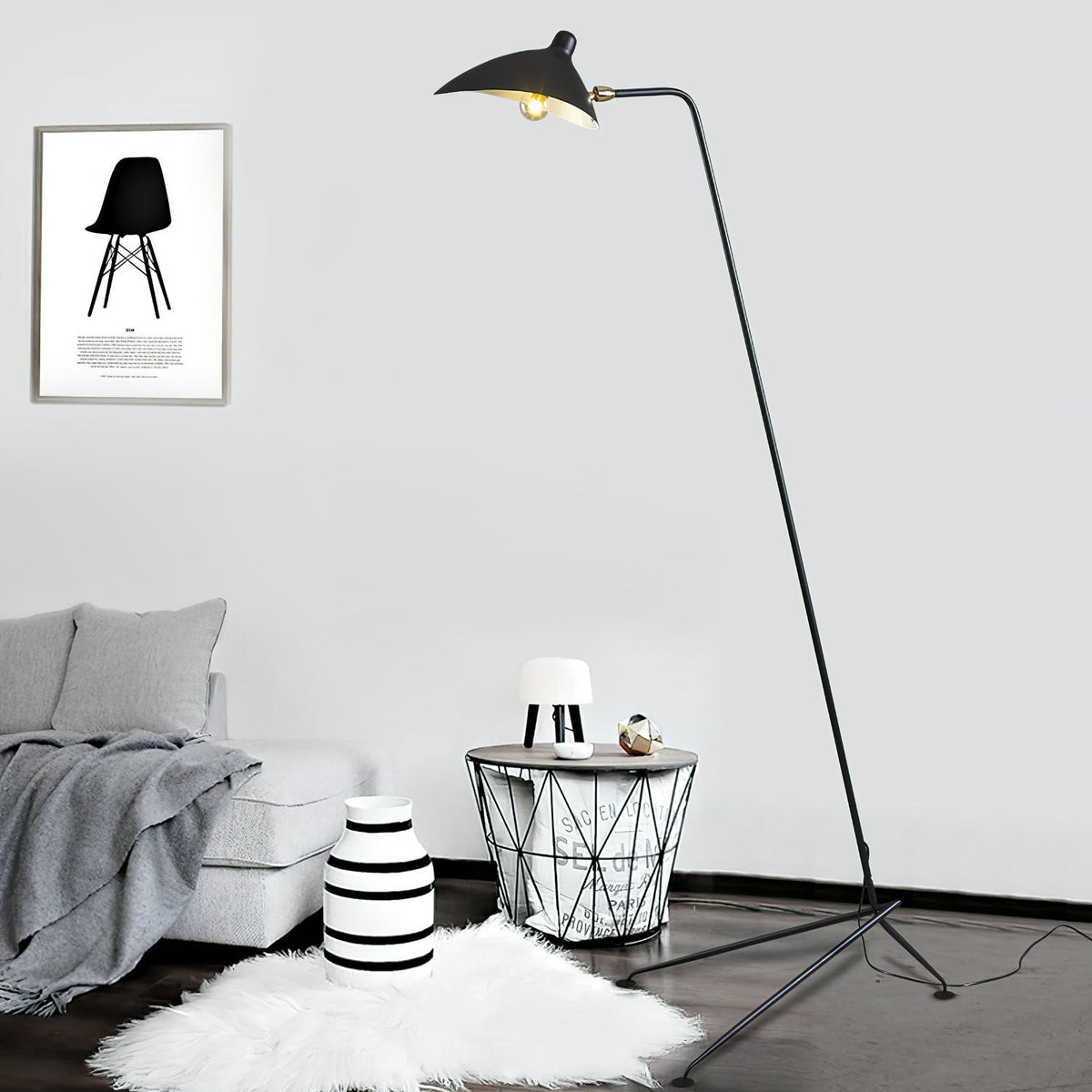 Arm Spider floor lamp base and pole detail