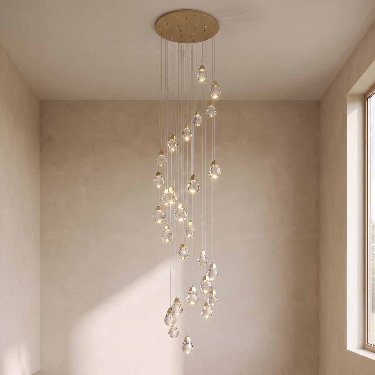 Alaric crystal chandelier with 28 stones, close-up