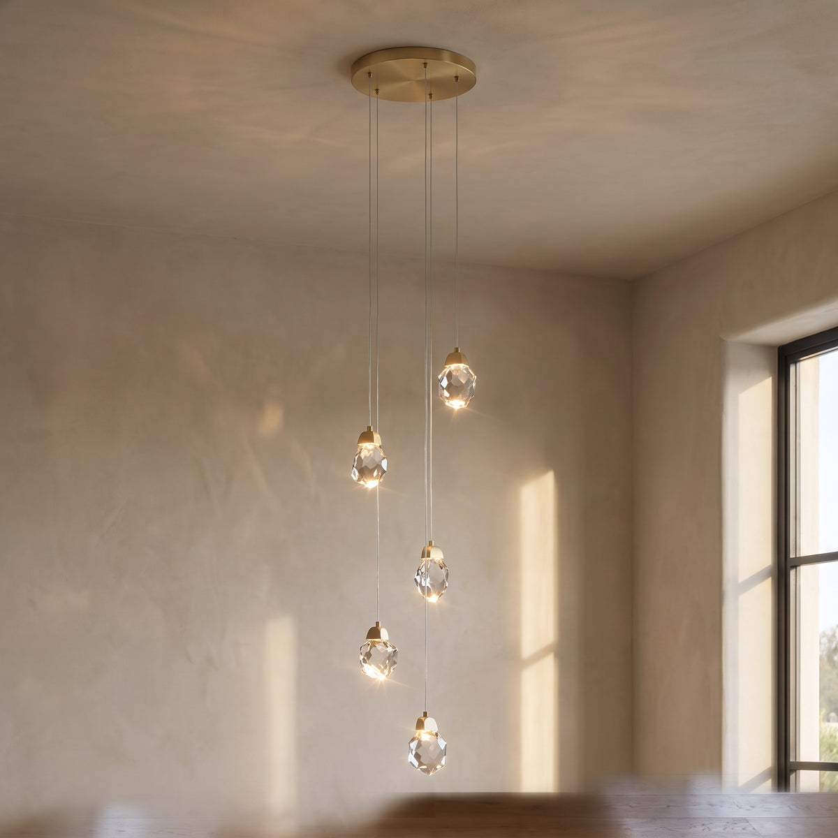 Alaric crystal chandelier with 5 stones, close-up