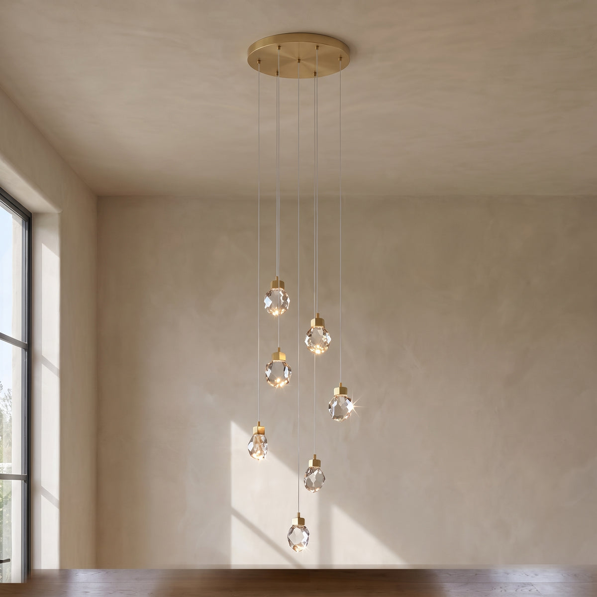 Alaric crystal chandelier with 7 stones, close-up
