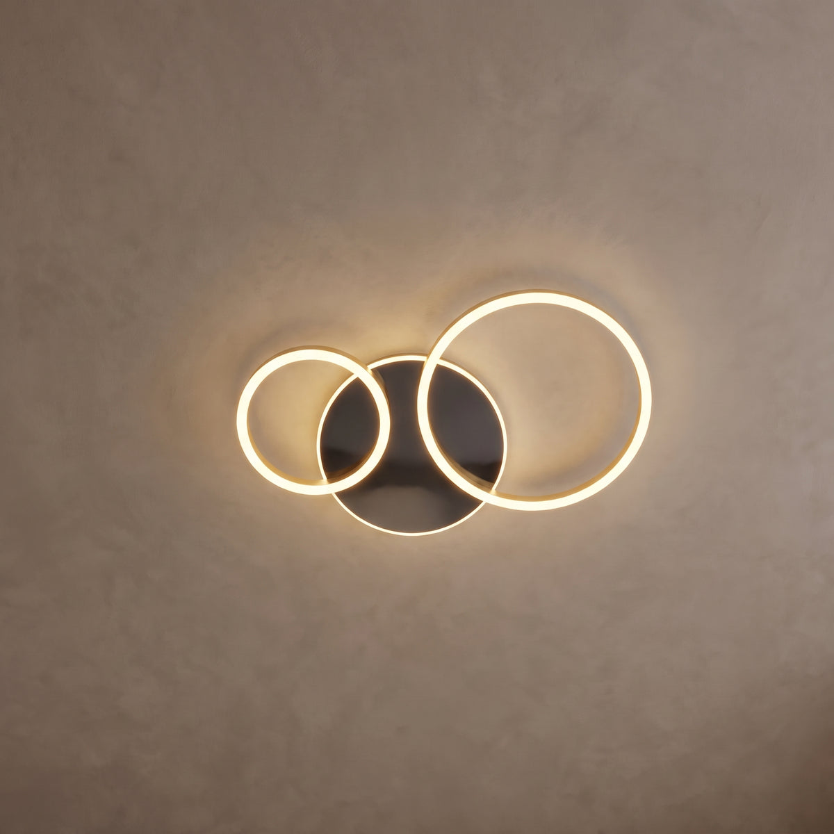 Ondine circle ring ceiling light close-up in metallic gold with 3 rings